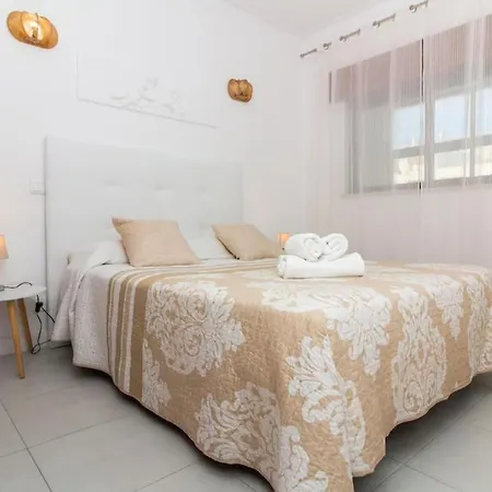 - Pool And Sea View & Center Apartment